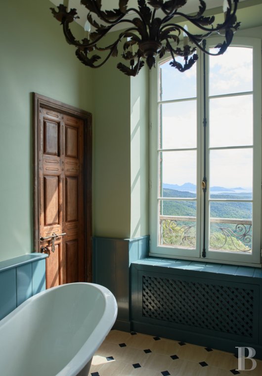 An Italian-inspired villa towering over the horizon and the sea, in the commune of Sainte-Maxime, in the Var department - photo  n°18